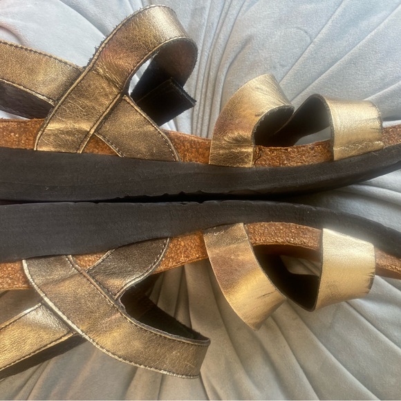 🎀 Naot Leather Strappy Sandals size 10 super comfy and cute - Picture 5 of 5